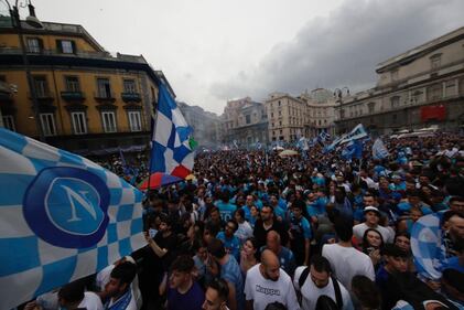 Tripudio azzurro a Napoli: le immagini più belle della festa scudetto 12