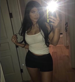 Kylie Jenner topless sui social 4