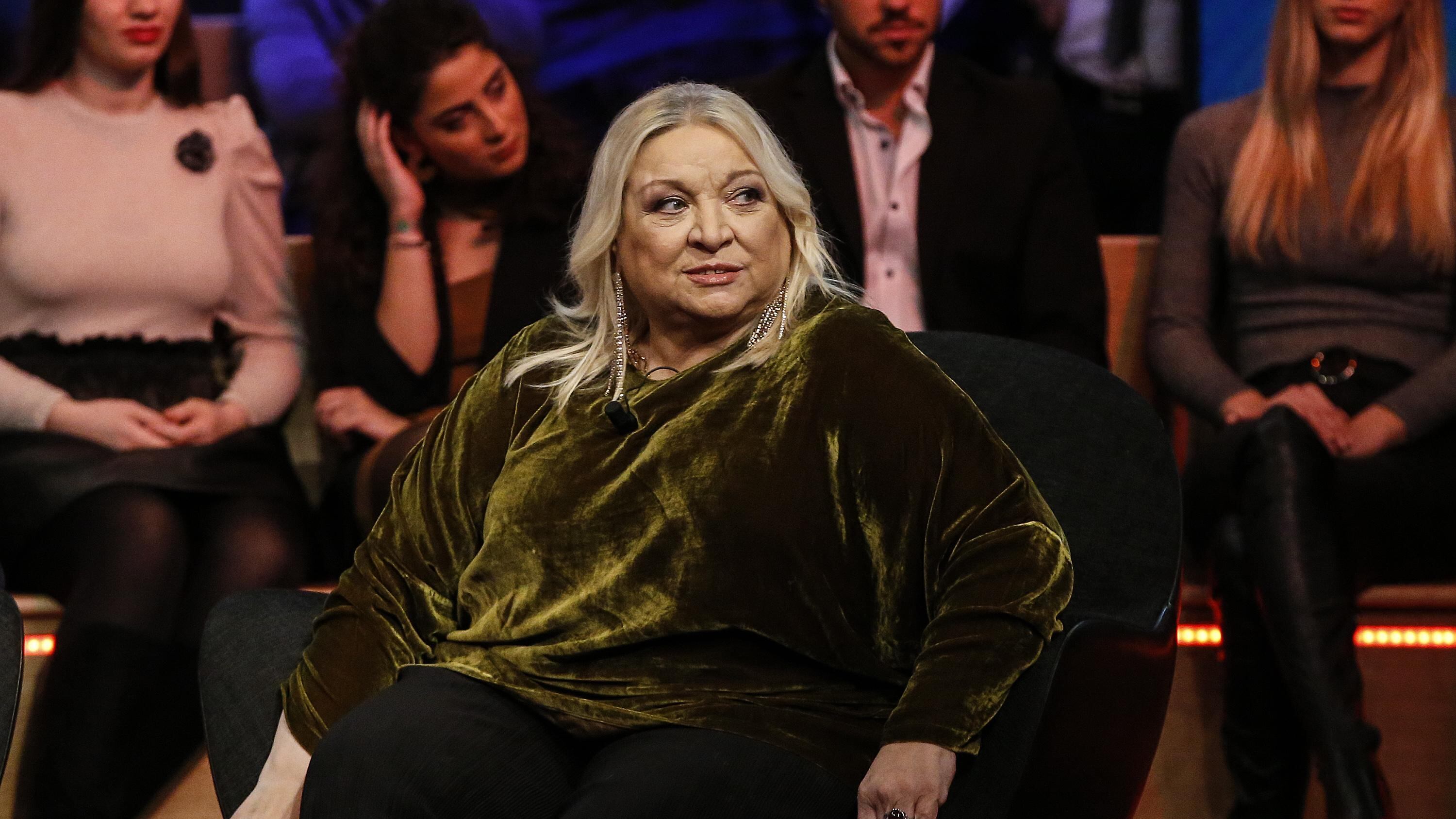 "Ha esaudito il suo desiderio". Il vergognoso fango del comico su Maria Giovanna Maglie