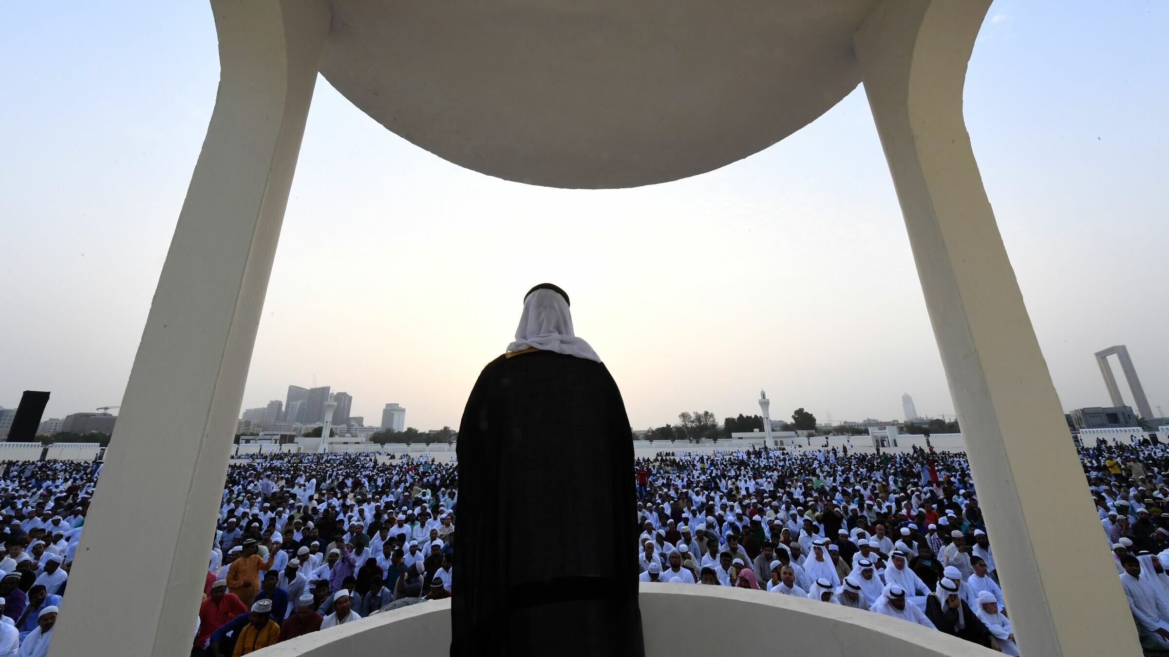 Gli Emirati Arabi puntano su Marte. Vogliono essere i primi ad abitarlo