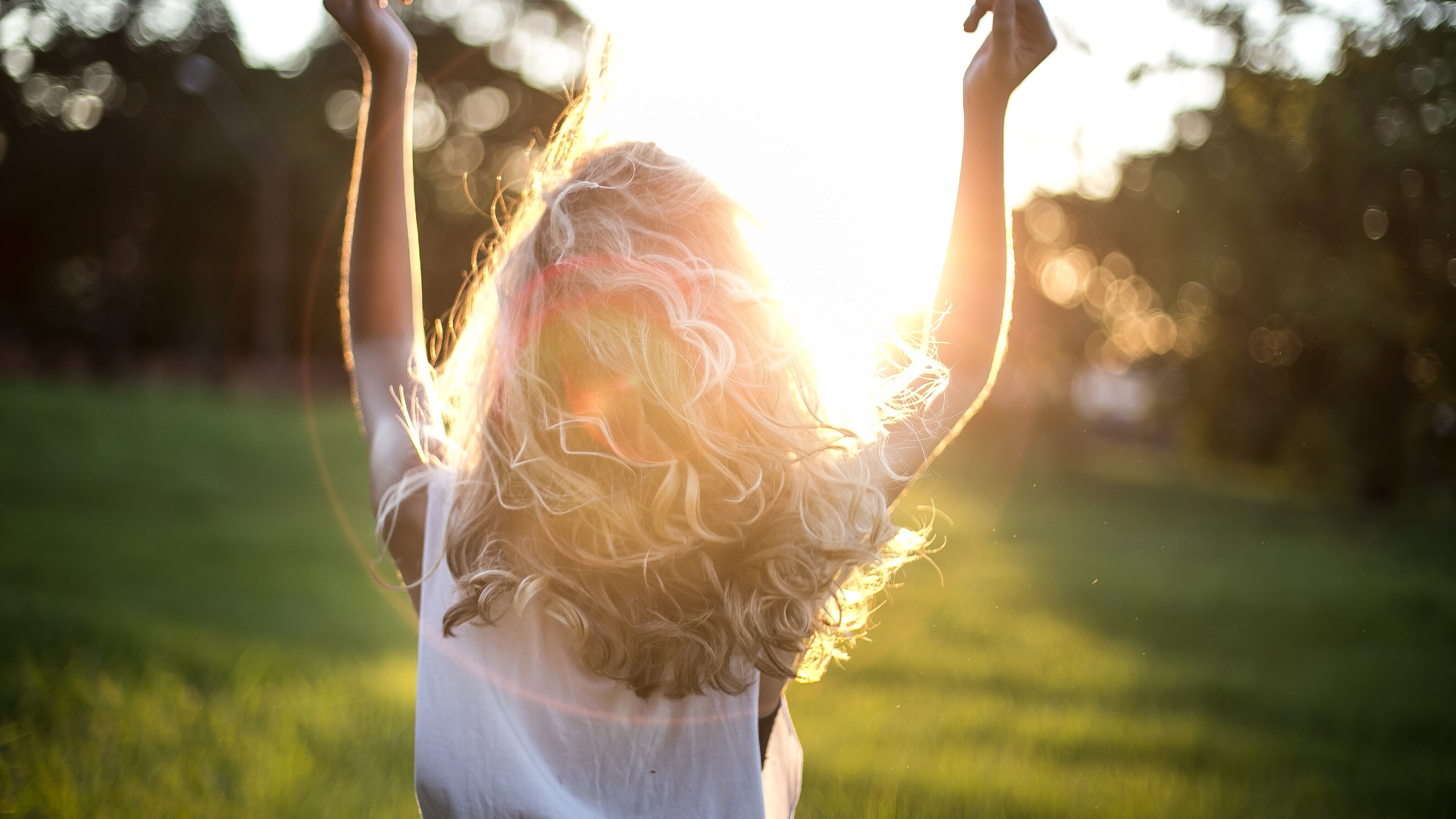 Capelli, quali sono i benefici del sole in estate