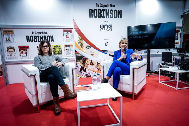 "Avete mentito alla popolazione", Antonella Viola contestata da un no vax alla Fiera del Libro 3