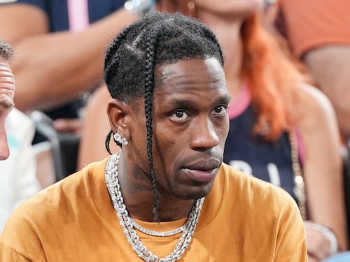 Parigi 2024, Travis Scott arrestato per una rissa dopo la semifinale di basket maschile