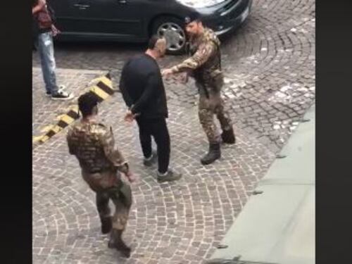 Napoli, tensione nel Vasto: militare insultato e minacciato da ragazzo