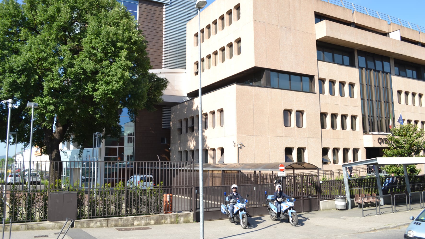 Pedinavano e rapinavano imprenditori, arrestati cinque stranieri