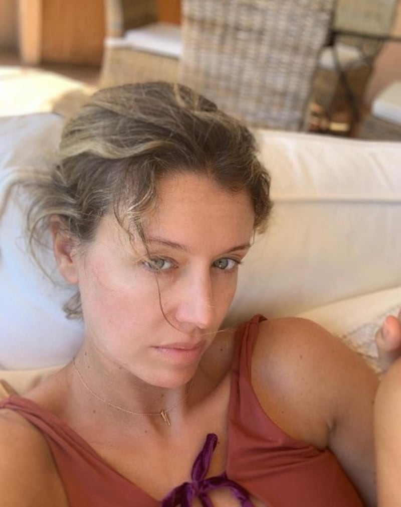 Elena Barolo sexy in bikini 2