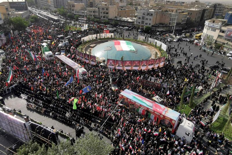 Teheran scende in piazza per i funerali dei "martiri" della guerra dei 12 giorni 9