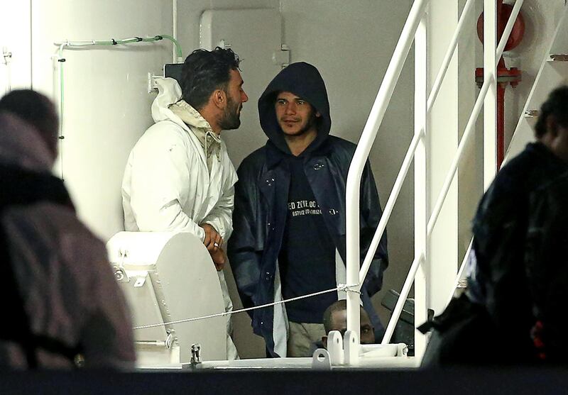 Gli scafisti provano a confondersi tra i superstiti 7
