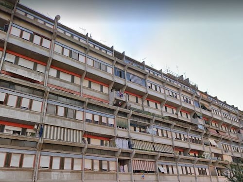 L'orrore a Roma: un cadavere nell'intercapedine. Aveva mani e piedi legati