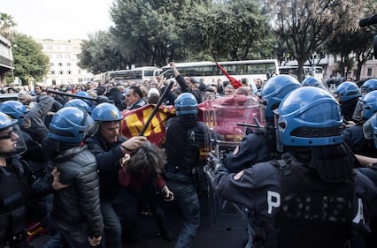 Scontri al corteo dei lavoratori Ast 8