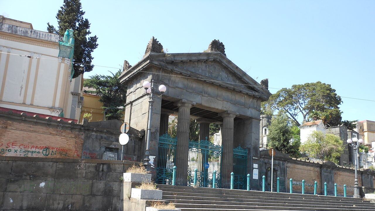 Napoli, stop ai cimiteri: senza stipendio i seppellitori bloccano tutto