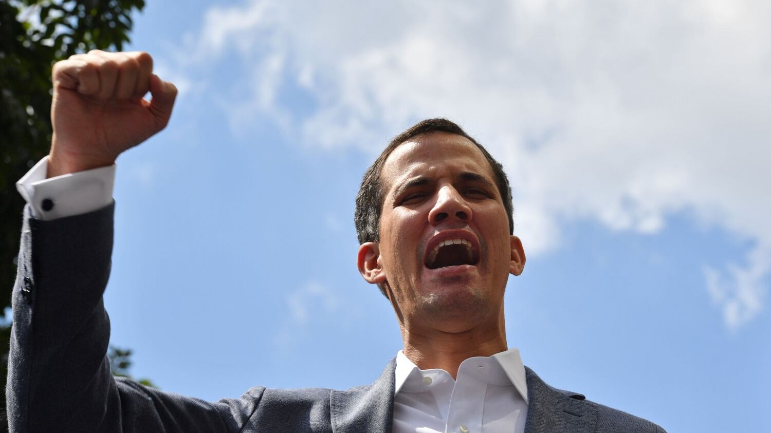 Venezuela, Guaidó si è rifugiato nell'ambasciata di Francia