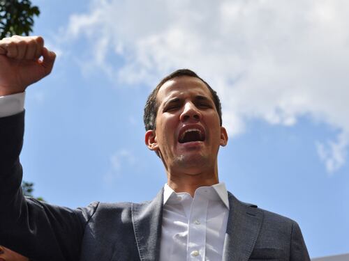 Venezuela, Guaidó si è rifugiato nell'ambasciata di Francia