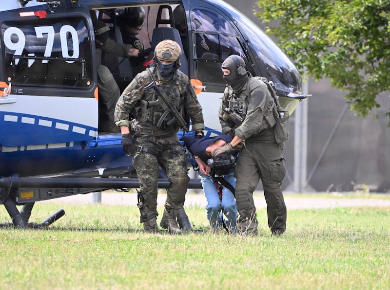 L'attentatore di Solingen trasferito in elicottero in tribunale 4