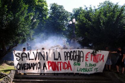 Stranieri e sinistra in corteo contro Salvini 15