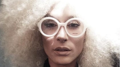 Bionda e senza barba: Conchita Wurst irriconoscibile in discoteca