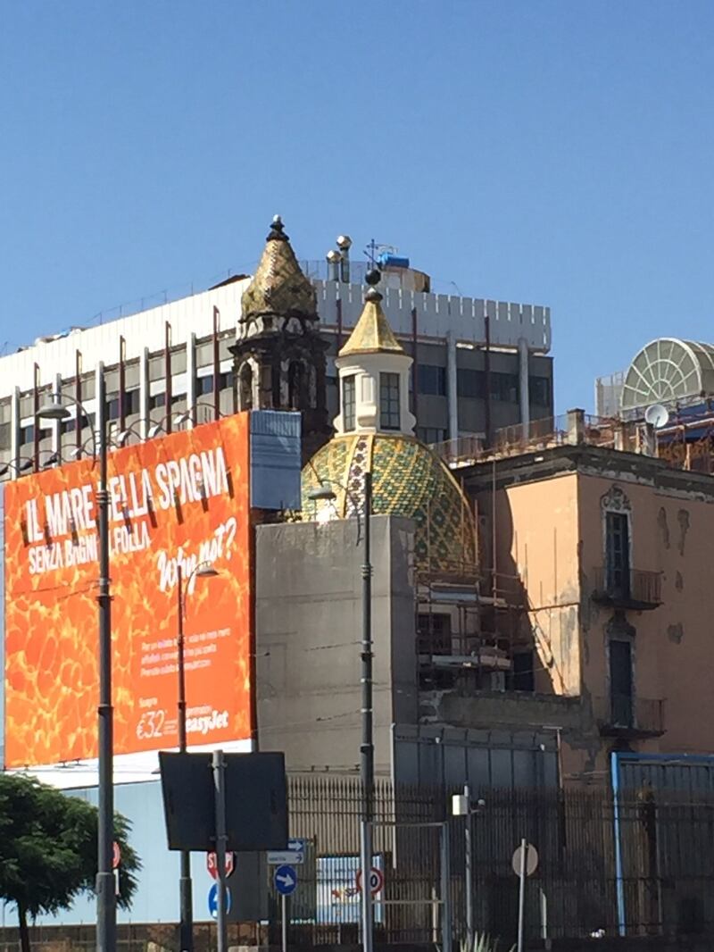 Napoli, il porto e il quartiere Mercato 19