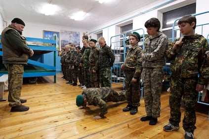 Russia, ecco la scuola per bambini-soldato 12