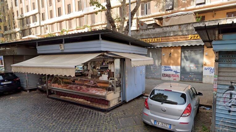 Netturbino gli chiede di spostare l'auto: lui lo minaccia con un coltello