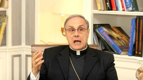 Il milione per costruire le chiese nelle tasche del vescovo dei migranti
