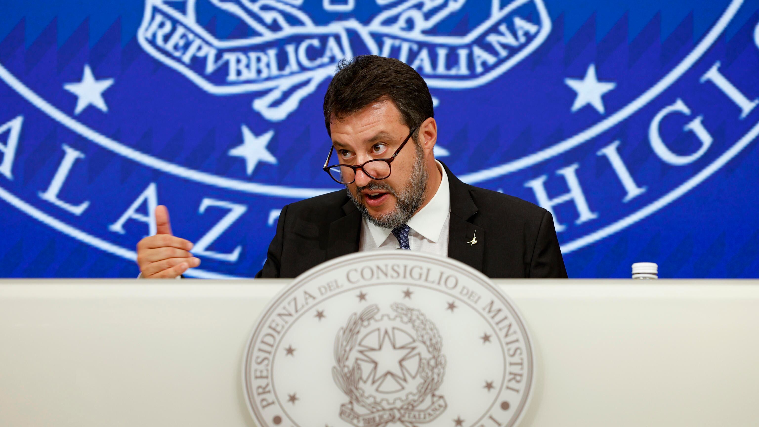 "Io per il diritto di sciopero, ma no a fermare Paese". Salvini rivendica il suo intervento