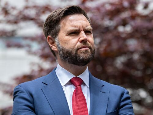 L'infanzia difficile, l'"Elegia americana" e la folgorazione a destra: chi è J.D. Vance