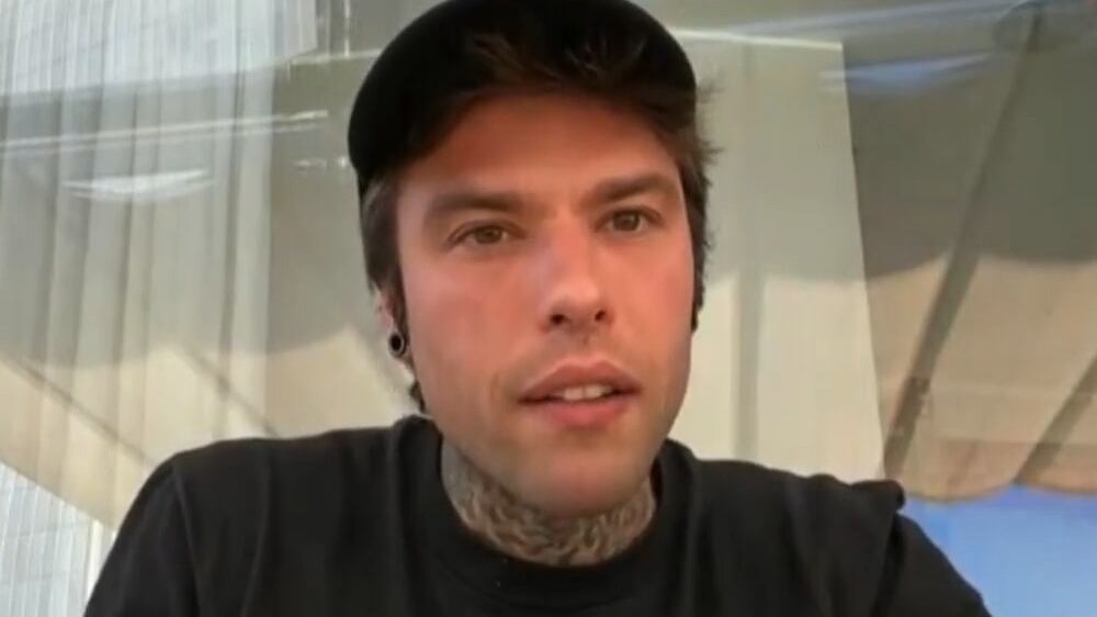 "Quell'auto mi sta seguendo". Fedez e la spy story nel traffico di Milano