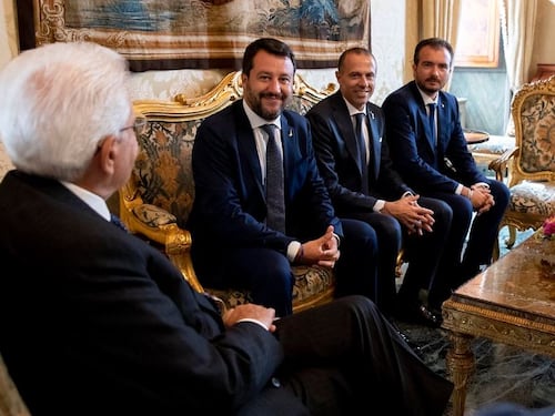 Crisi di governo, Salvini vuole le elezioni anticipate: "Vogliono svendere l'Italia"