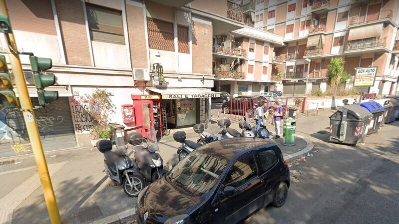 Il trucco della baby gang: così rubavano sigarette