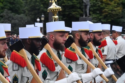 Parigi, parata per la festa del 14 luglio 11