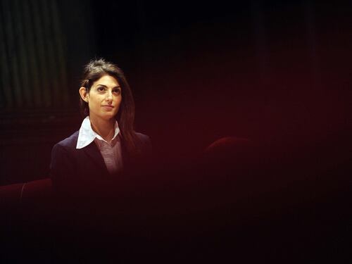 Non è la Raggi a fare la Giunta: ecco il Manuale Cencelli del M5S