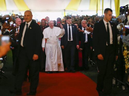 Kenya, il Papa visita una scuola