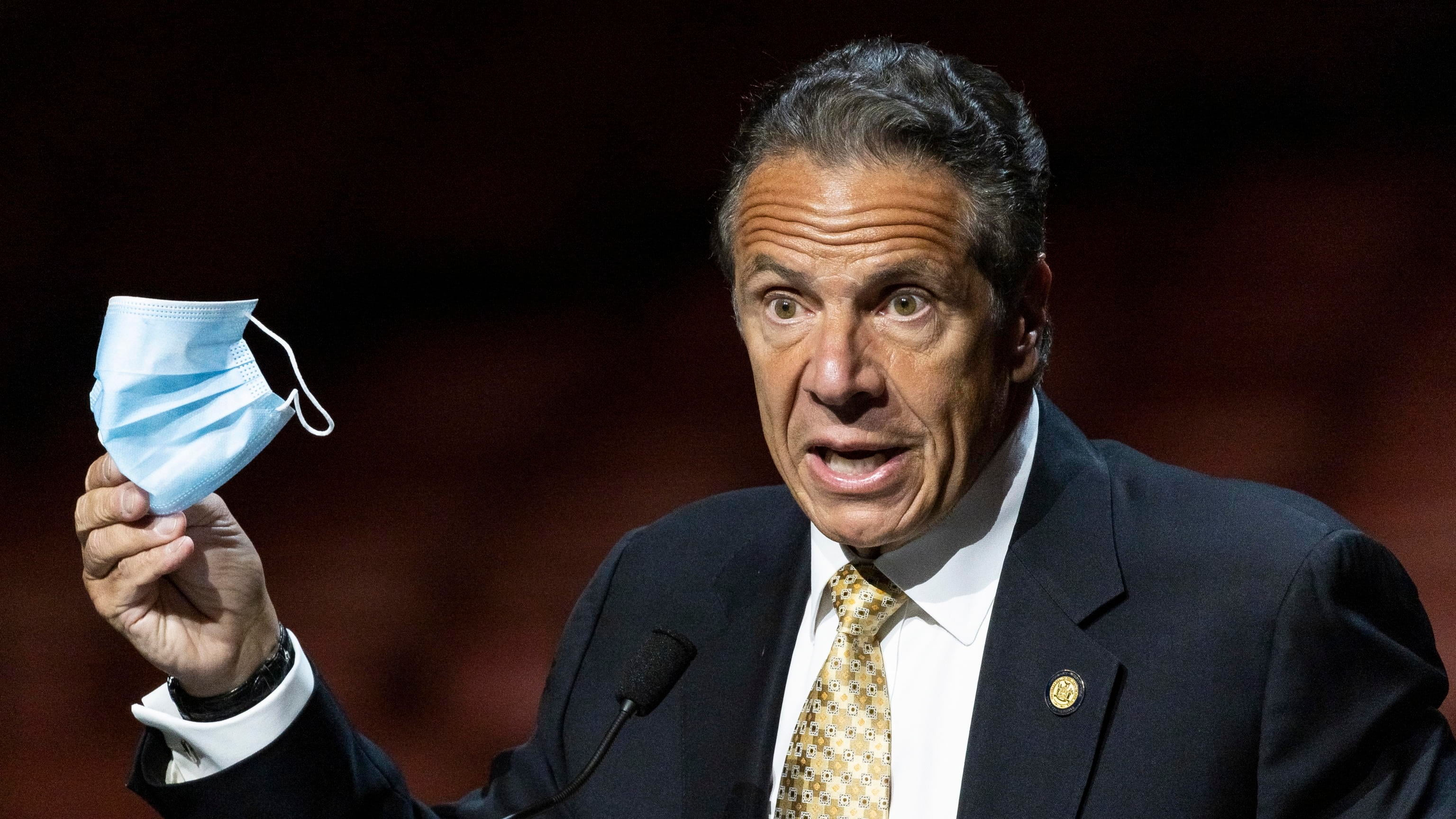 Andrew Cuomo ci riprova dopo gli scandali: l'ex governatore si candida a sindaco di New York