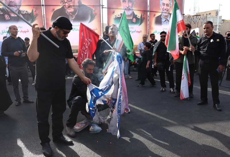 Teheran scende in piazza per i funerali dei "martiri" della guerra dei 12 giorni 20