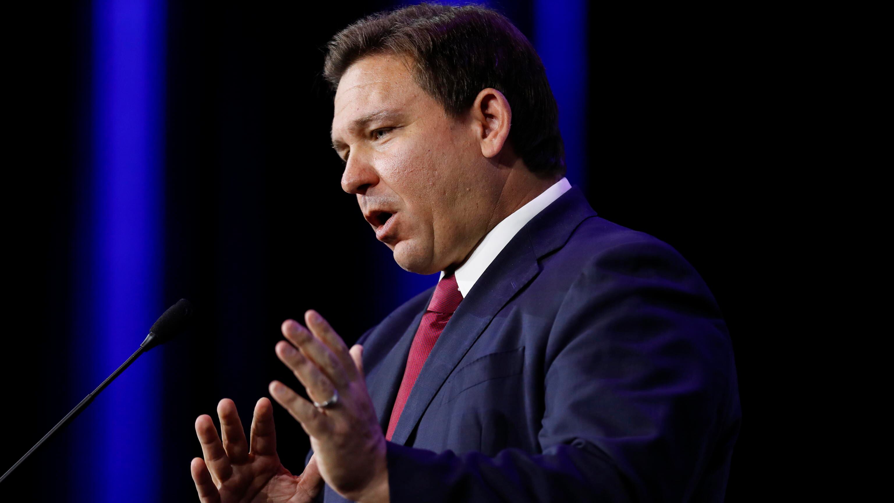 "Stop all'indottrinamento woke". "È razzista": bufera su DeSantis in Florida