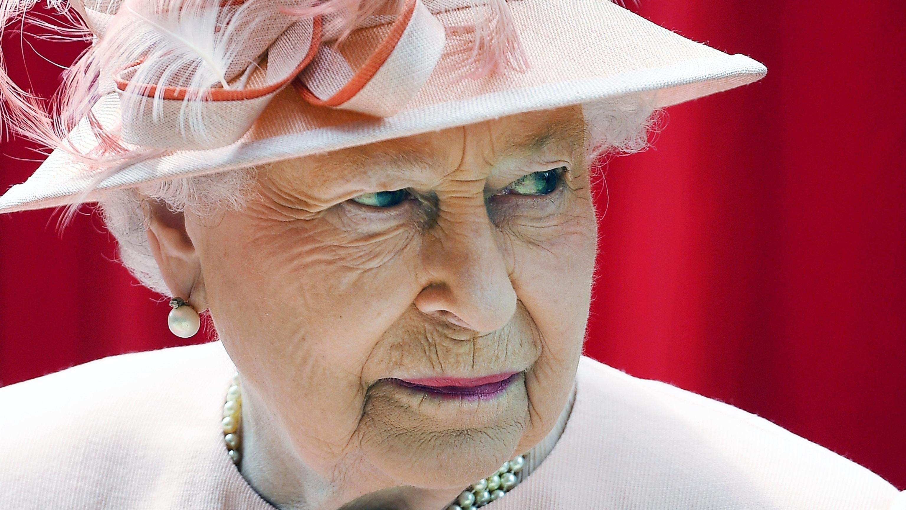Il testamento, la morte (forse) non improvvisa: gli ultimi misteri sulla Regina