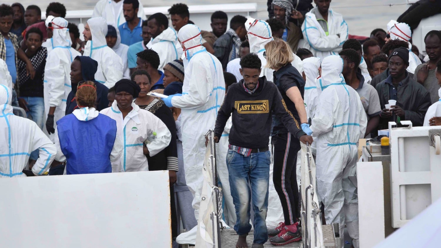 Migranti, allarme sulla scabbia: "Boom di medicinali venduti"