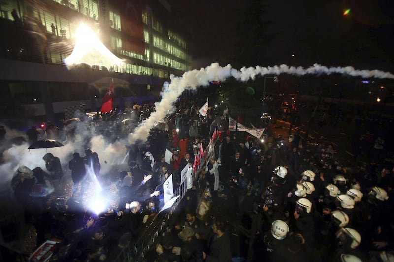 Turchia, scontri dopo il sequestro del quotidiano 1