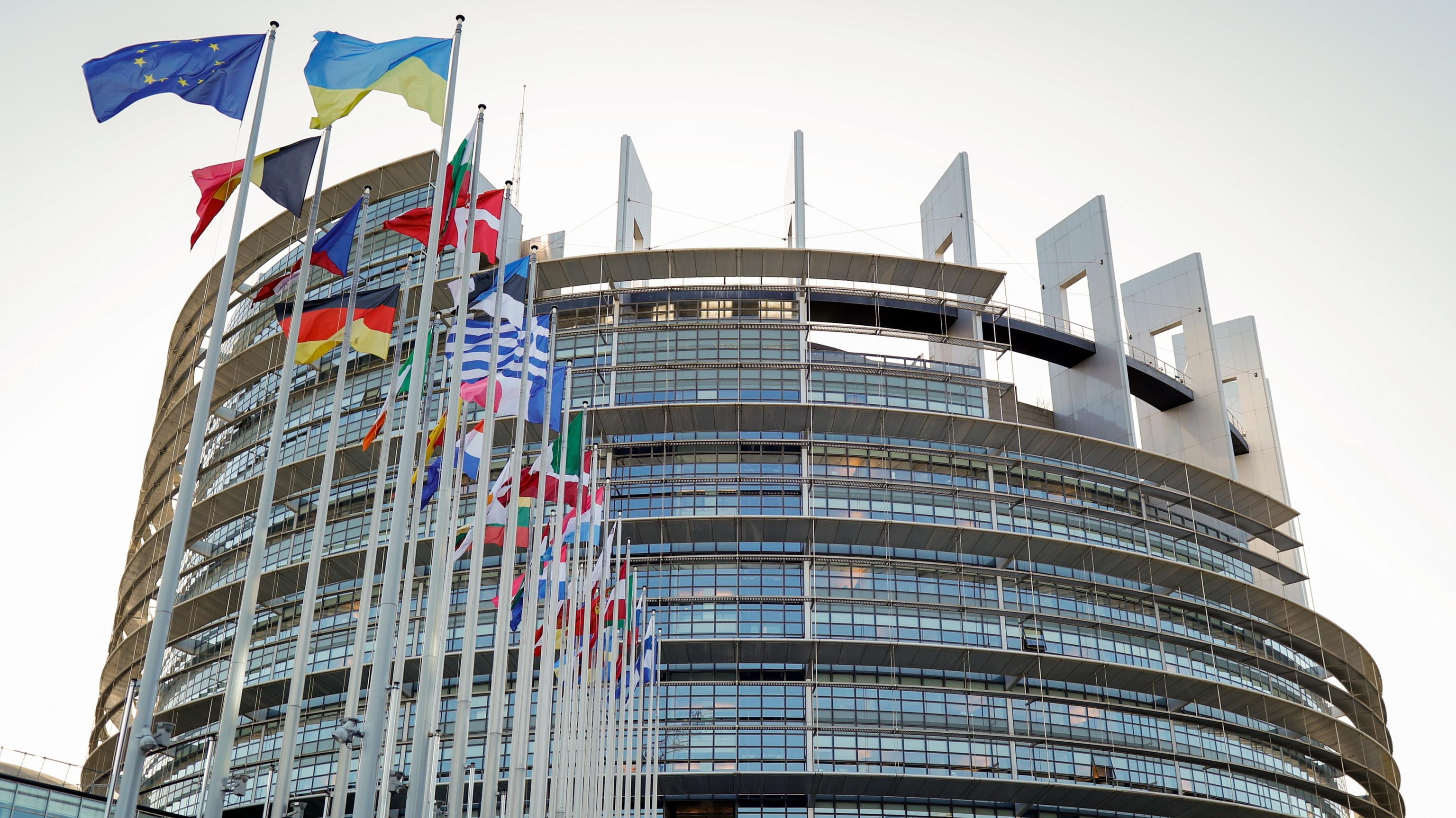 "Regali per favorire Huawei". Fermati lobbisti per corruzione al Parlamento Ue