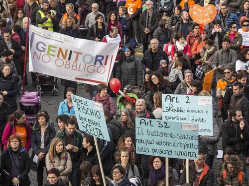 "Ti sparo in bocca": i no-vax minacciano il deputato di FI Roberto Novelli