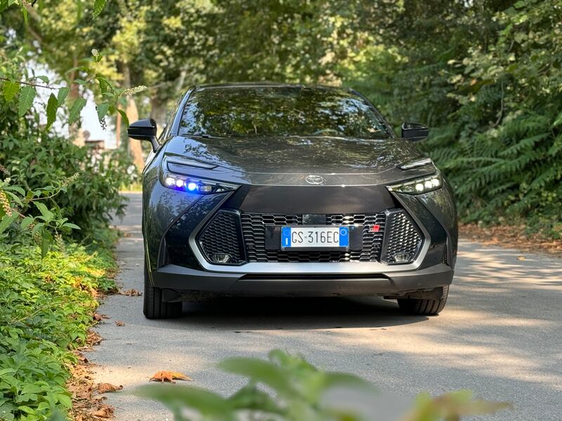 Toyota C-HR 2024: guarda la gallery del nuovo crossover full-hybrid 1
