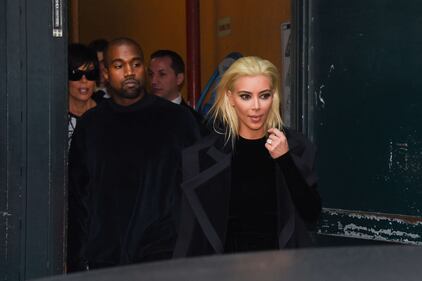 Kardashian cambia look: caschetto biondo platino 10