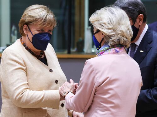 La Merkel ci ricasca: niente mano alla von der Leyen