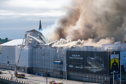 Danimarca, incendio alla vecchia Borsa di Copenhagen: "Come Notre Dame" 6