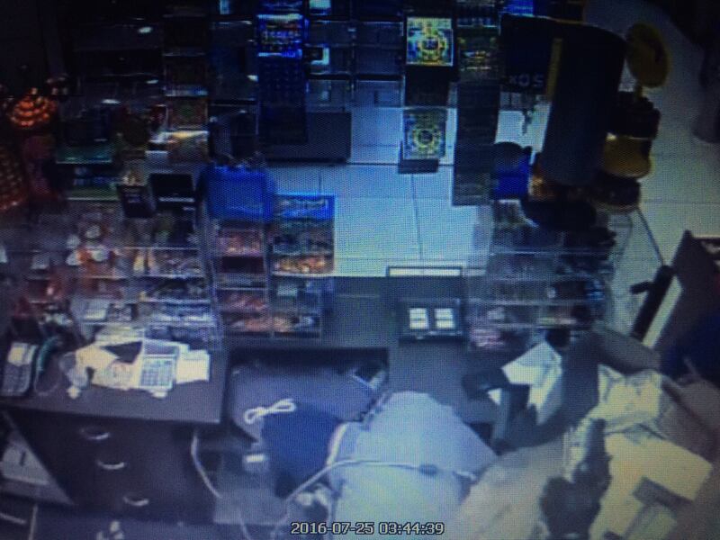 "Troppe rapine, costretti a chiudere il bar di notte": i banditi in azione 2