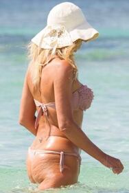 Grande Fratello Vip, doccia hot per Valeria Marini 44