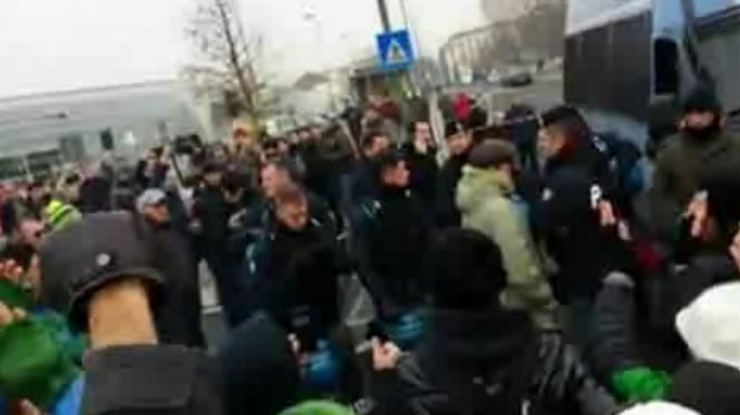 Movimento dei Forconi, la polizia si toglie il casco: ma non per solidarietà
