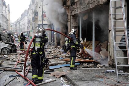 Paura a Parigi: forte esplosione in centro 3