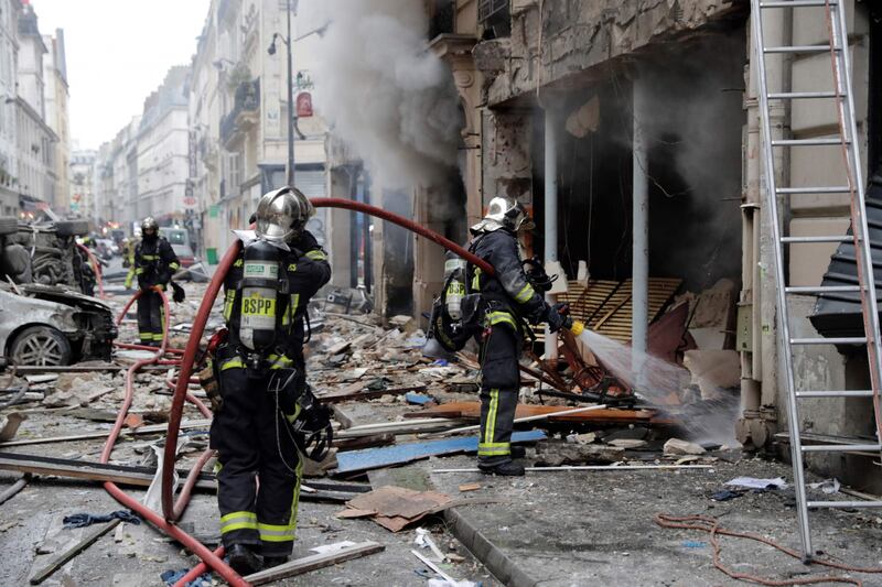 Paura a Parigi: forte esplosione in centro 3