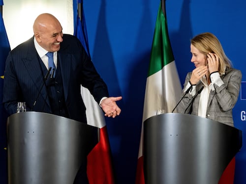 Armi all'Ucraina. Crosetto a Salvini. "Stop per i corrotti? Sono solo due casi"